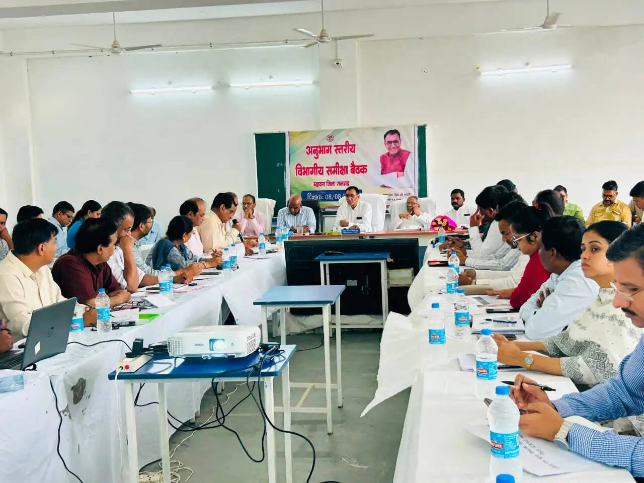 राजगढ़ः ब्यावरा को प्रदेश में अव्वल बनाने के लिए सभी विभाग आपसी समन्वय से काम करें-मंत्री पंवार