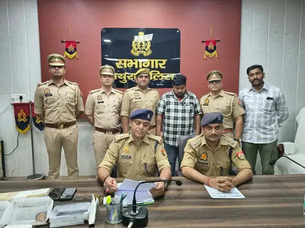 मथुरा : महिलाओं को झांसे में लेकर ठगने वाला शातिर गिरफ्तार, 30 लाख के आभूषण बरामद