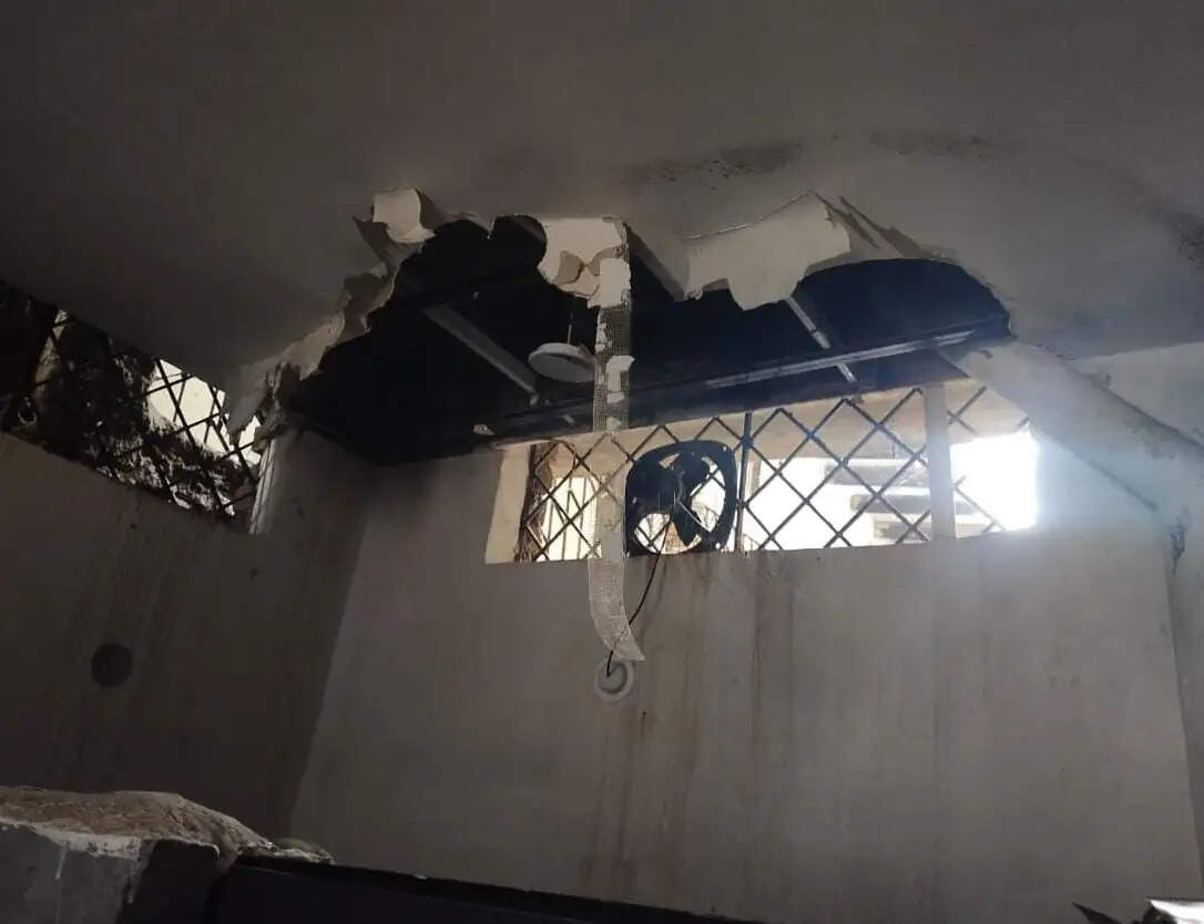 जबलपुरः सुलभ शौचालय की सीलिंग गिरने के मामले में दोषी अधिकारियों-ठेकेदारों पर होगी कार्रवाई