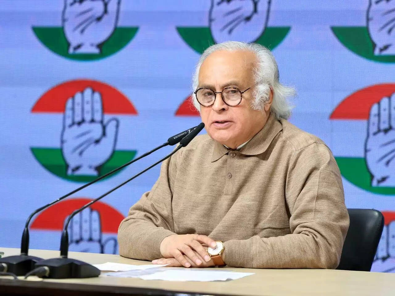 कॉप 33 की मेजबानी से हटना सरकार की जलवायु के प्रति प्रतिबद्धताओं पर सावल खड़े करता है: जयराम रमेश