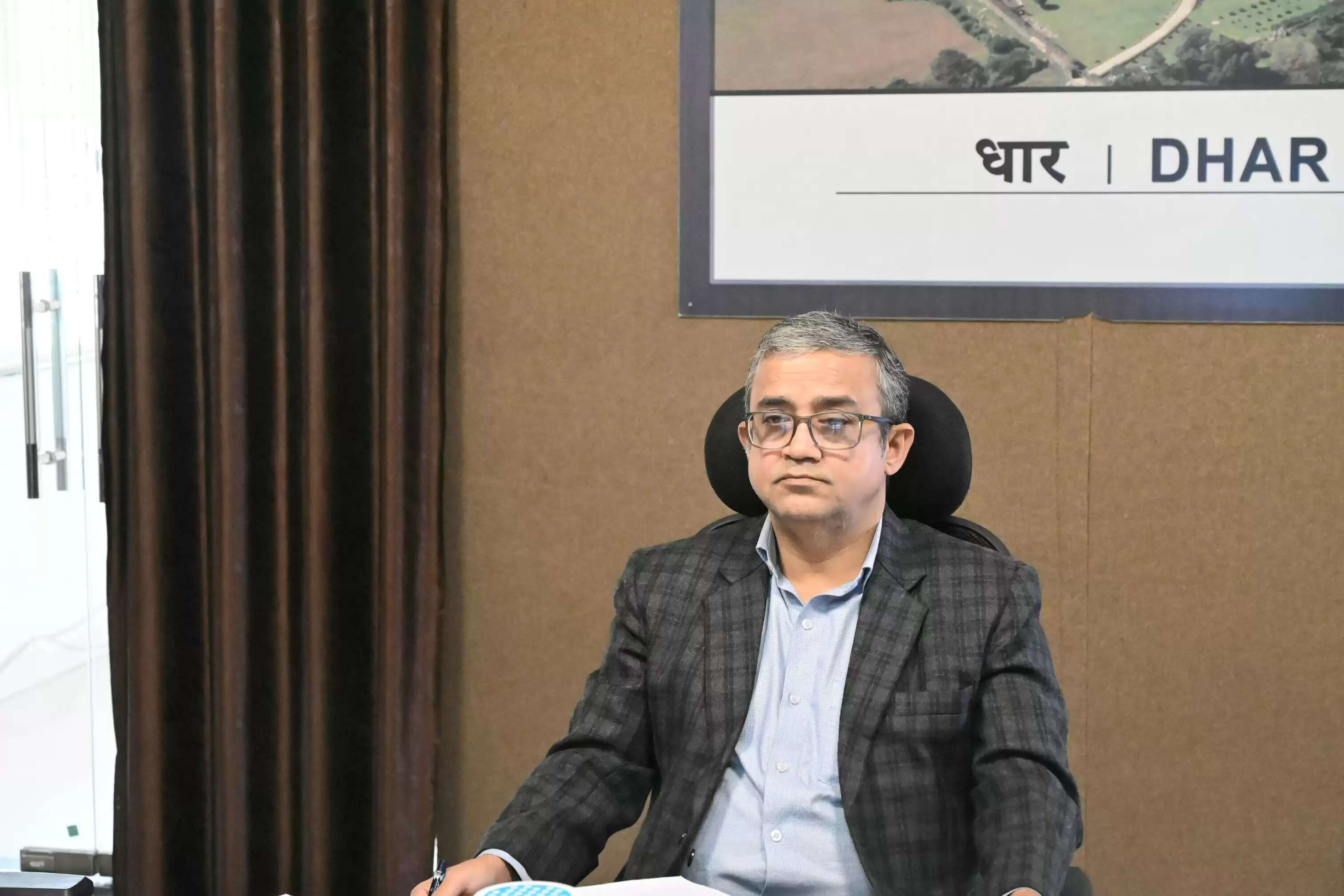 धारः समय-सीमा में सेवा नहीं देने वाले 9 अधिकारियों पर 21 हजार 500 रुपये का जुर्माना