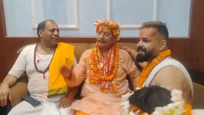 बिहार के कृषि मंत्री ने बाबा बैद्यनाथ का दर्शन-पूजन किया