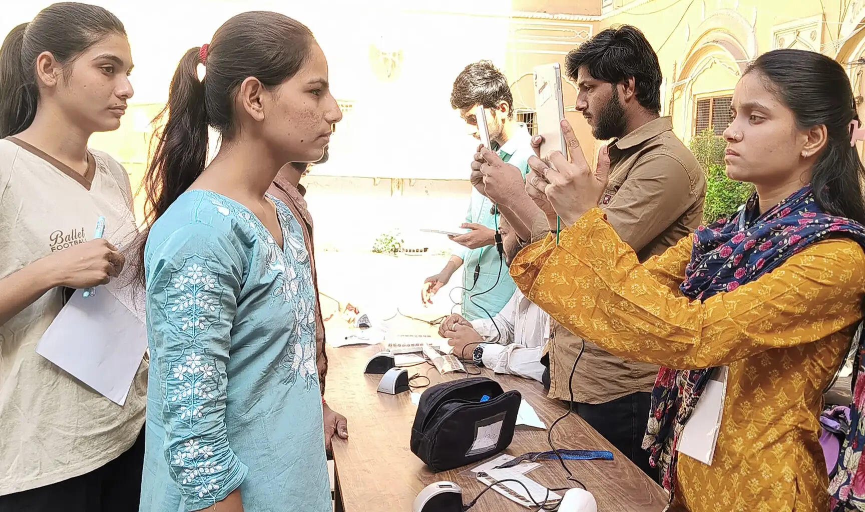 कड़े सुरक्षा बंदोबस्त के बीच हुई कृषि पर्यवेक्षक भर्ती परीक्षा