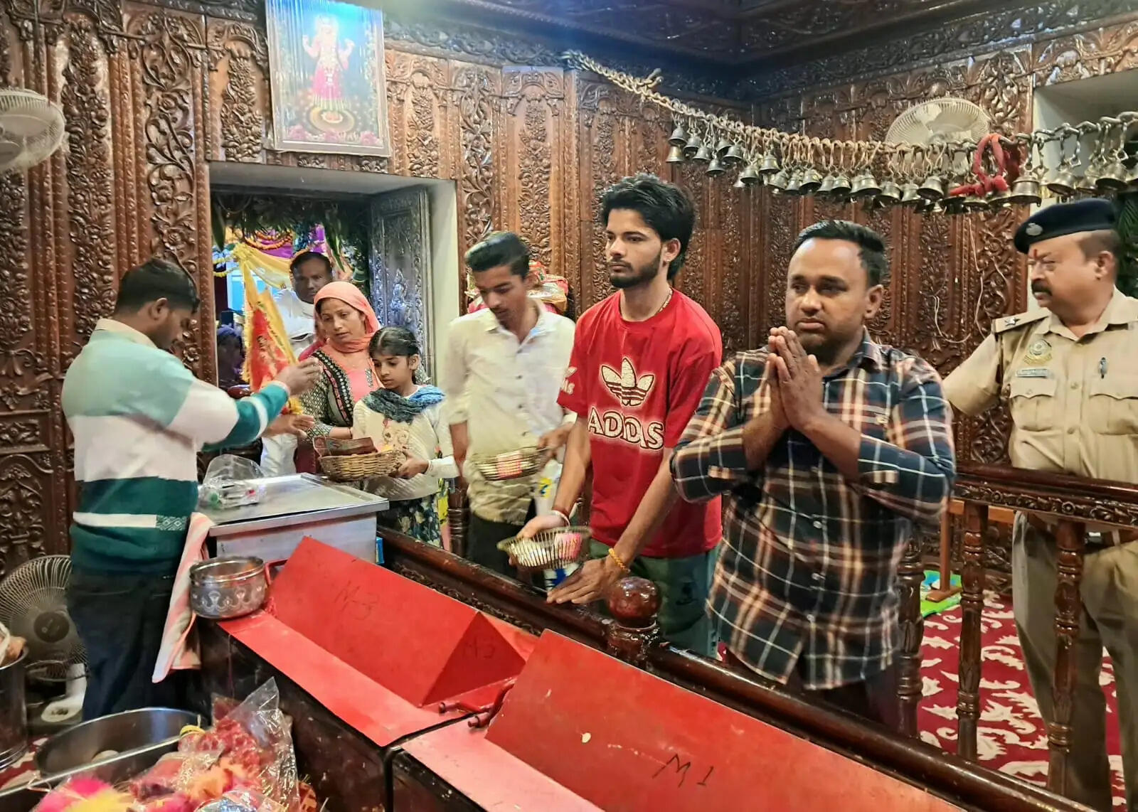 छठे नवरात्र पर त्रिलोकपुर मंदिर पहुंचे 26 हजार श्रद्धालु