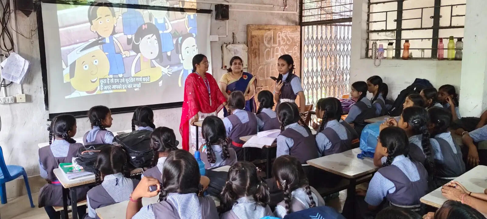 महिला एवं बाल विकास विभाग द्वारा विद्यालयों में चलाया जा रहा है जागरूकता अभियान