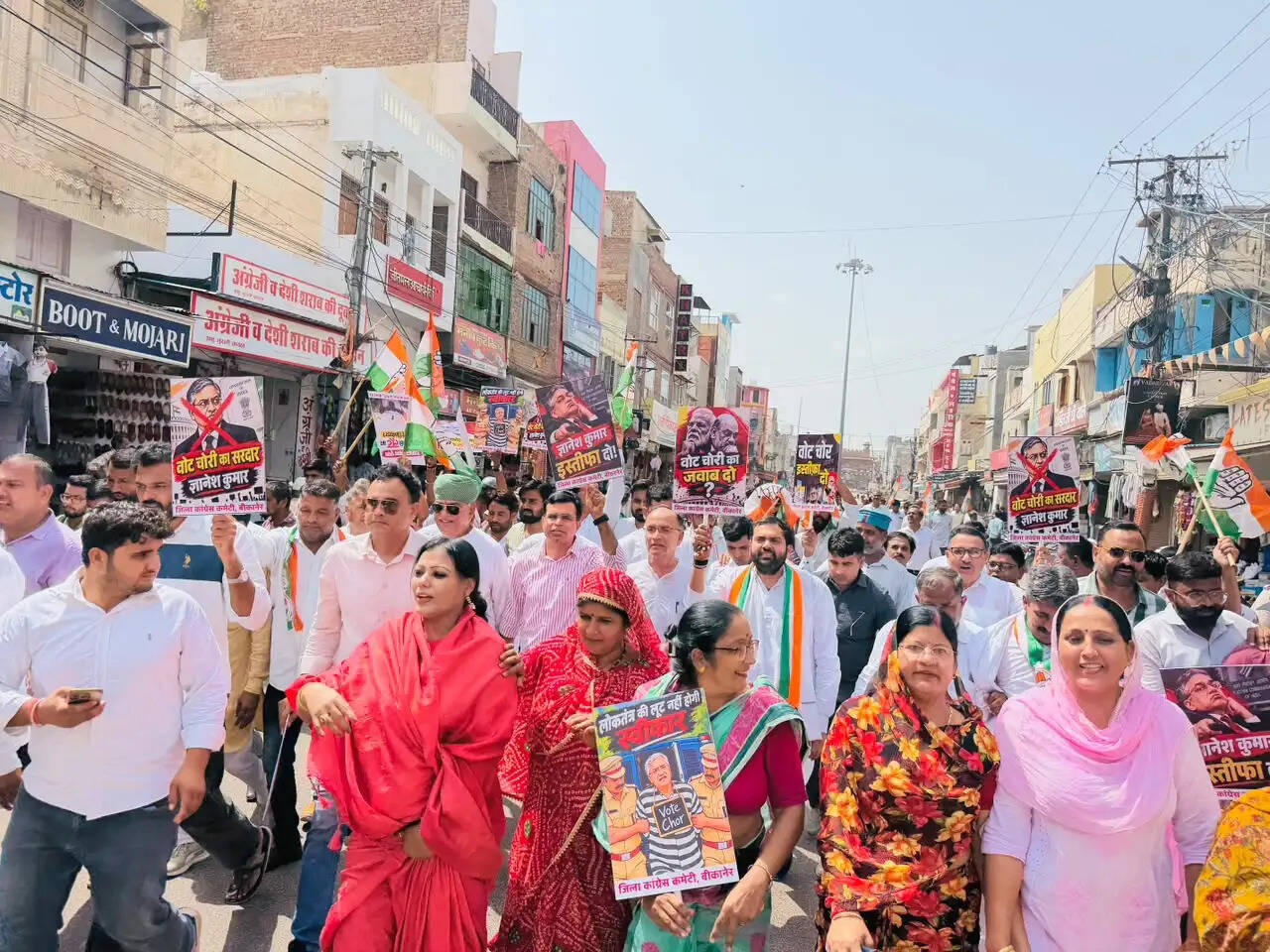 बीकानेर में&nbsp;कांग्रेस&nbsp;ने&nbsp;निकाला&nbsp;पैदल&nbsp;मार्च,&nbsp;जलाया&nbsp;पुतला&nbsp;भी