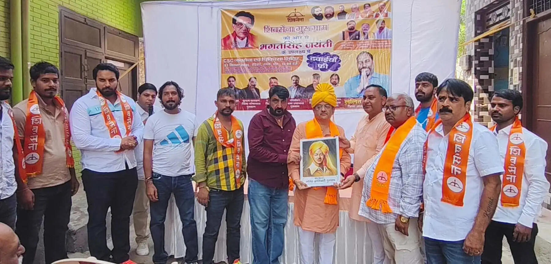 गुरुग्राम: पीएम मोदी के सम्मान में शिवसेना ने किया सेवा कार्यक्रम