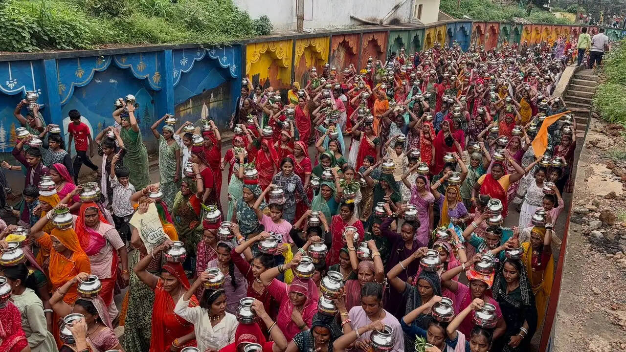 आगरमालवा में 51 हजार कलश यात्रा में उमड़ा जनसैलाब, मुख्यमंत्री ने वर्चुअल जुड़कर दिया संबोधन