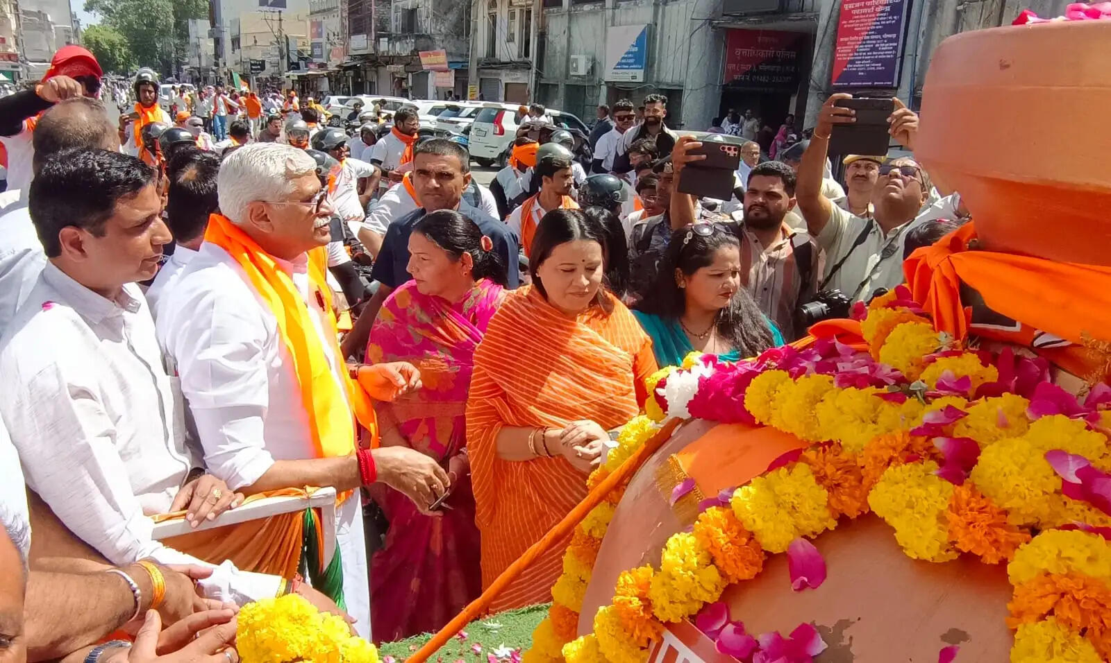 केंद्रीय मंत्री गजेंद्र सिंह शेखावत ने अंबेडकर सर्किल पर किया अभिनंदन, बोले- युवाओं की ऊर्जा से बनेगा विकसित भारत का संकल्प
