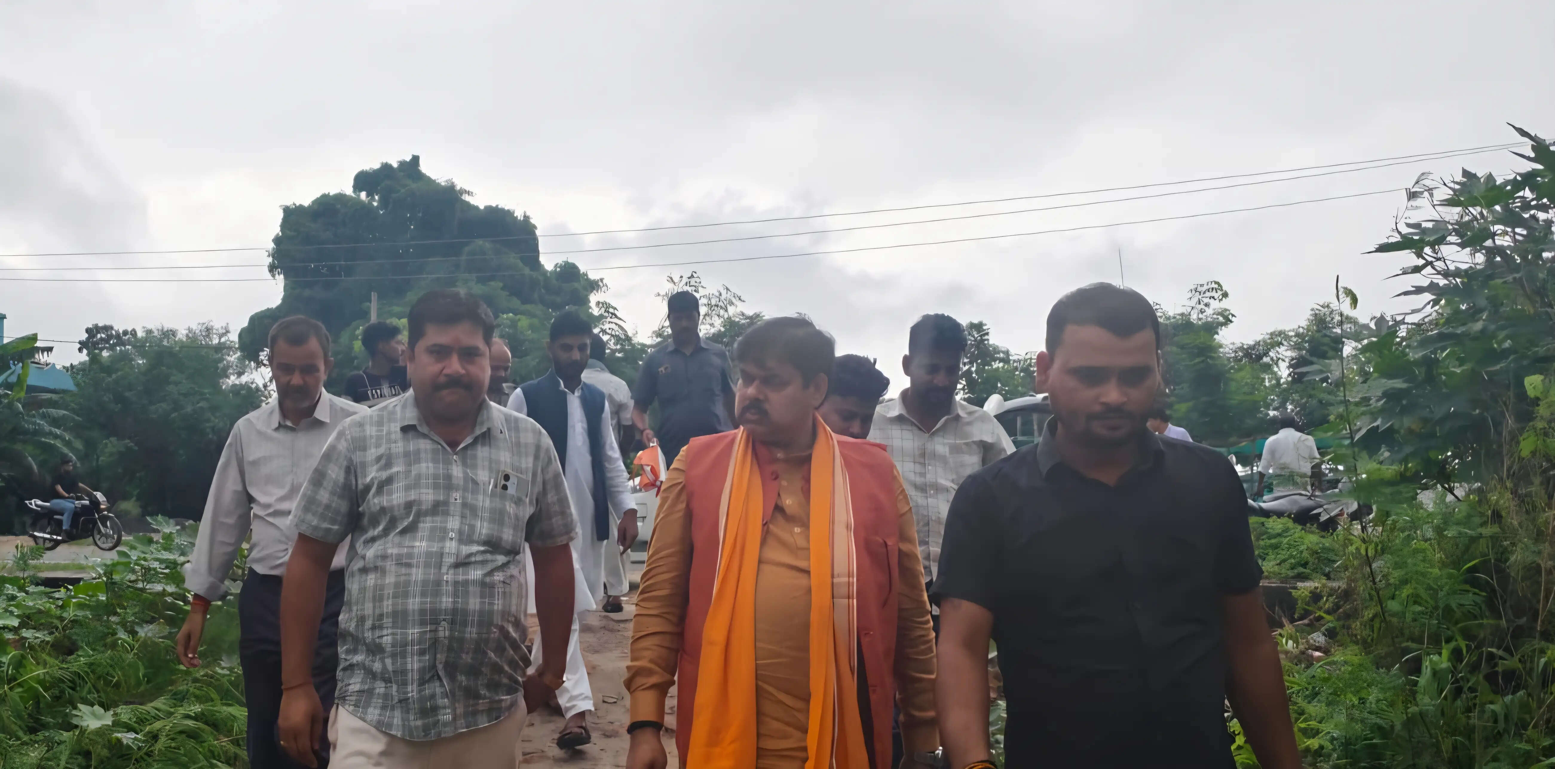 शिक्षामंत्री ने दिवंगत भाजपा जिलाध्यक्ष के परिजन से की मुलाकात, लाइब्रेरी निर्माण का दिया आश्वासन