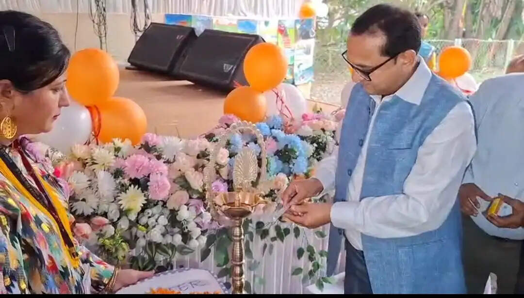 दार्जिलिंग हिमालयन रेलवे महोत्सव का शुभारंभ