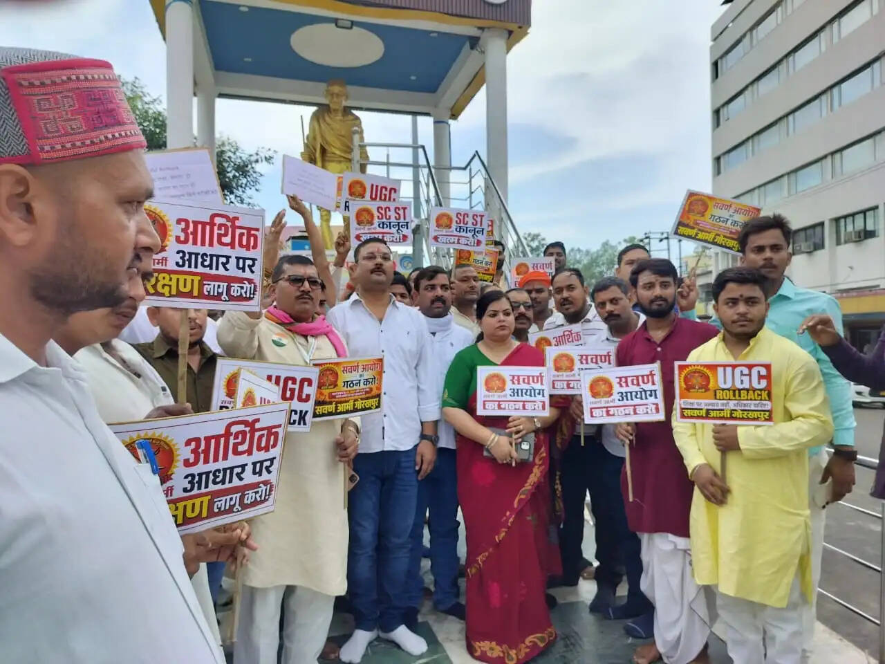 गोरखपुर में सड़कों पर उतरा सवर्ण समाज, ‘यूजीसी वापस लो’ के नारों से गूंजा टाउन हॉल