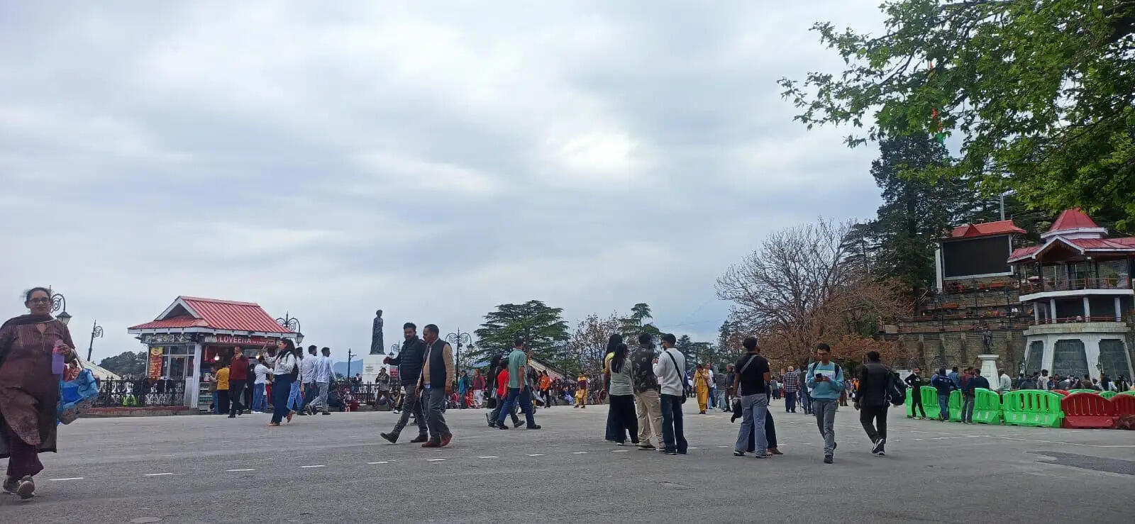 हिमाचल में फिर बदला मौसम, ऊंची चोटियों पर बर्फबारी, कई जिलों में ओलावृष्टि-आंधी का अलर्ट