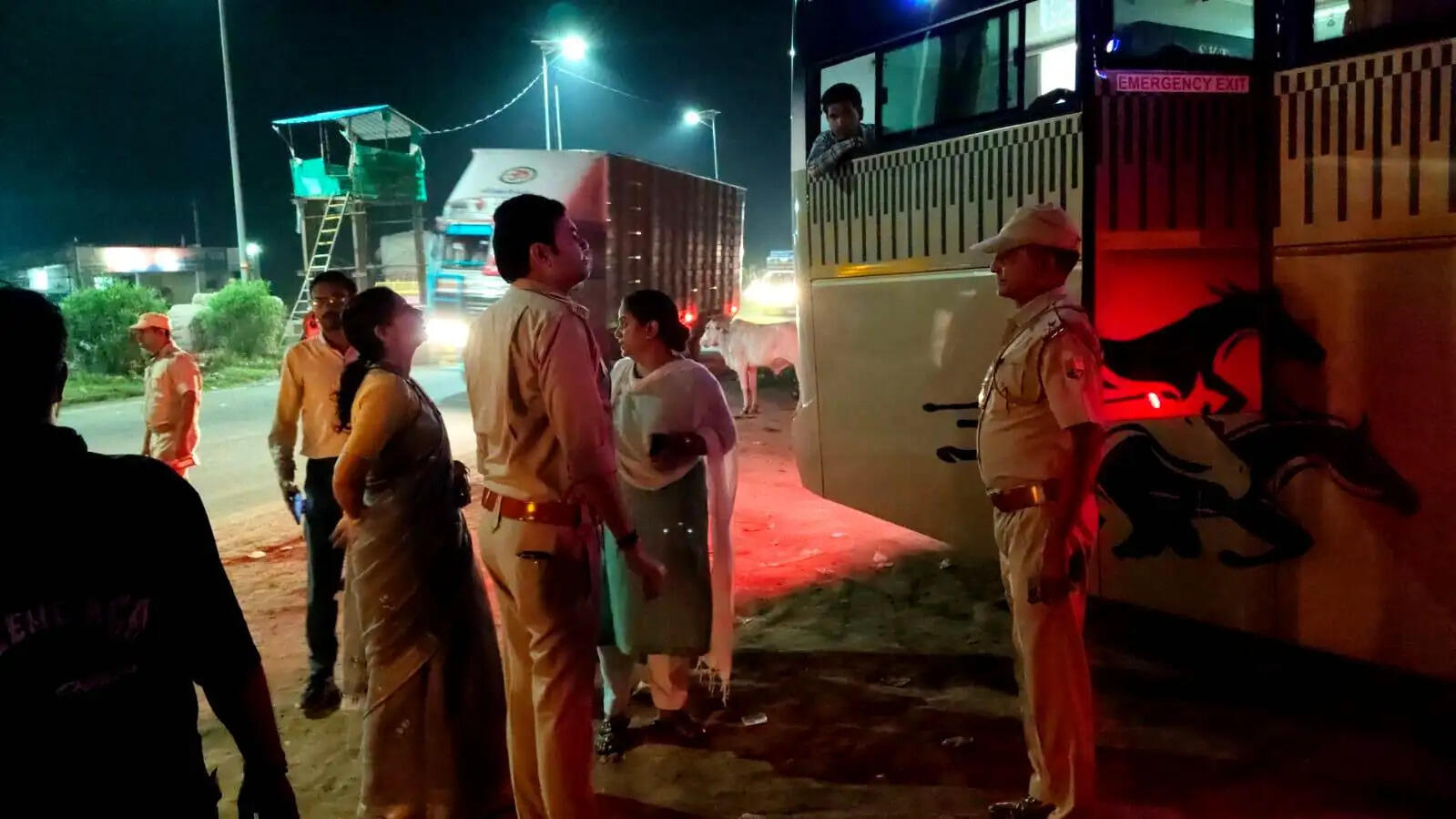 संयुक्त निरीक्षण दल ने किया लग्जरी एवं स्लीपर बसों का औचक निरीक्षण