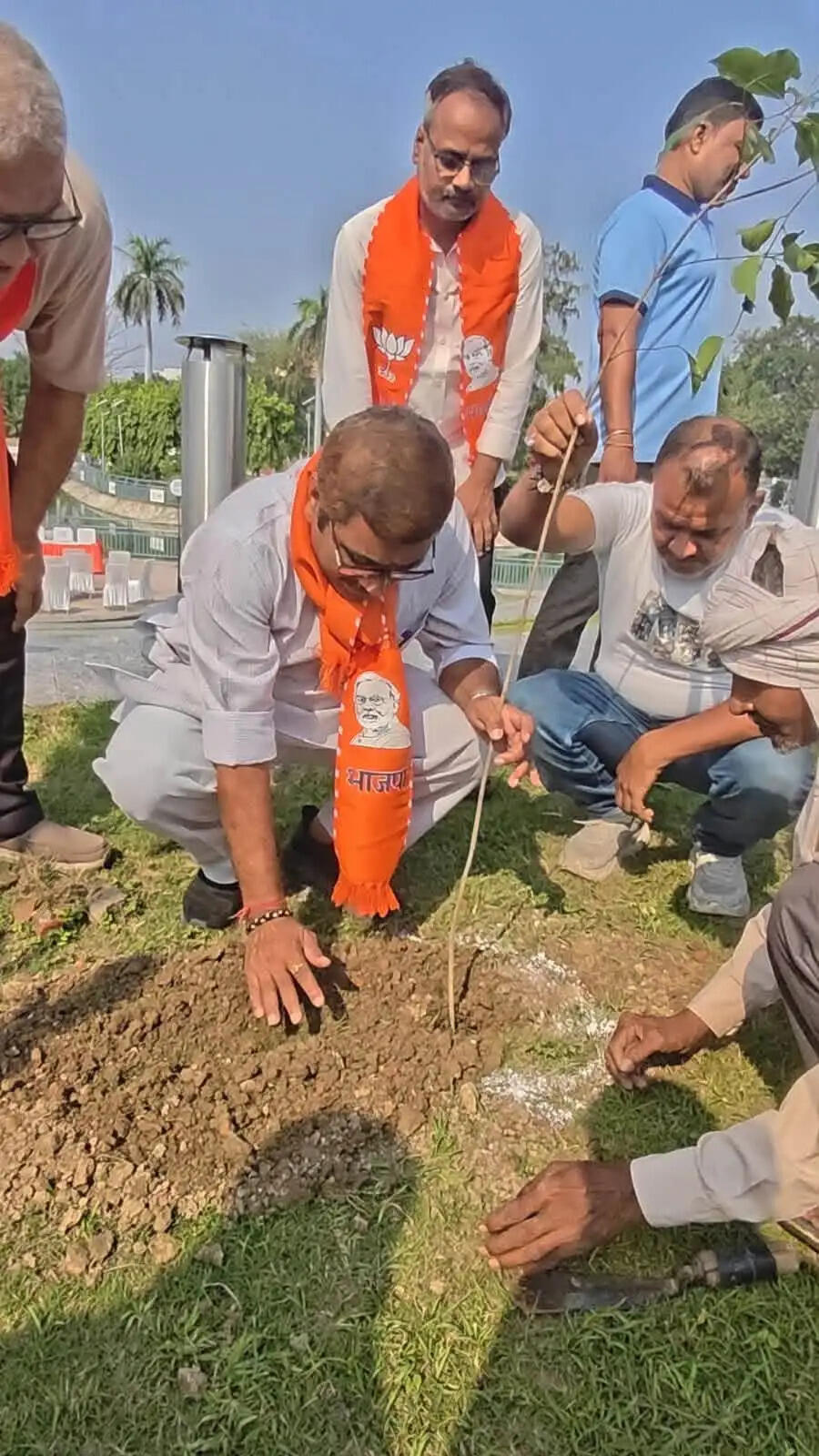 मोदी के काशी में विधायक नीलकंठ ने जनसेवा की गढ़ी नई कहानी