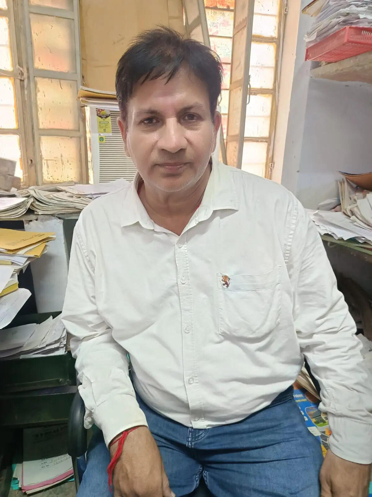 सोलर एससीओ जारी करने के बदले दस हजार की रिश्वत लेते डिस्कॉम का सीसी बाबू गिरफ्तार