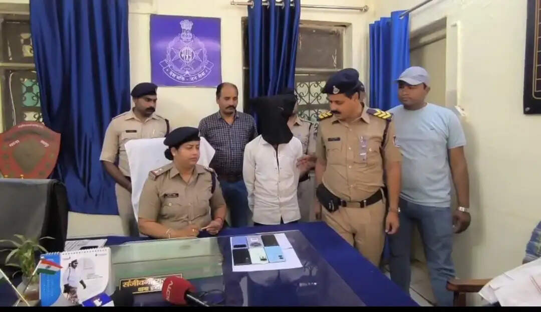 जबलपुरः रेलवे स्टेशन पर चैकिंग के दौरान पकड़ाया शातिर चोर, 6 मोबाइल बरामद