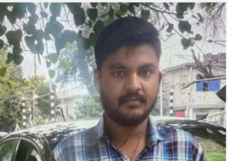 तेज रफ्तार बाइक खंभे से टकराई, 22 वर्षीय युवक की मौत