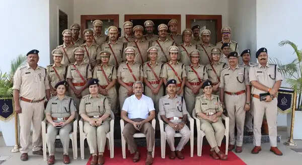 मध्य प्रदेश पुलिस अकादमी में परिवहन उप निरीक्षकों का प्रशिक्षण संपन्न, 21 अधिकारियों ने लिया बुनियादी प्रशिक्षण
