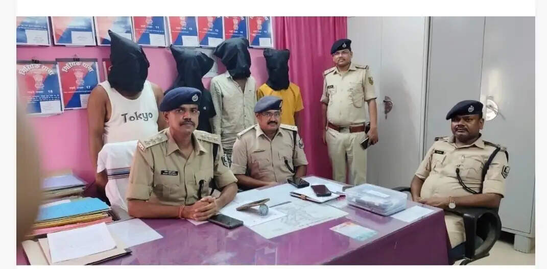कतरीसराय में साइबर ठगी गिरोह का भंडाफोड़, छह गिरफ्तार; 10 मोबाइल और फर्जी सिम कार्ड बरामद