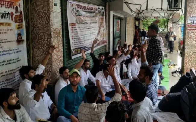मध्य प्रदेश नर्सिंग काउंसिल के रजिस्ट्रार मुकेश सिंह हटाए गए, पांच दिन से छात्रों का प्रदर्शन जारी