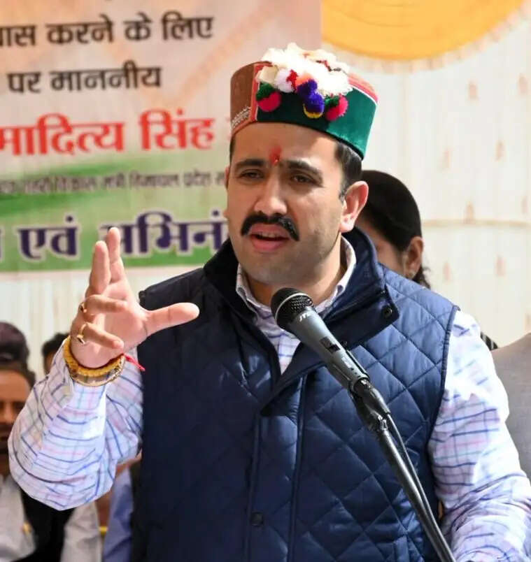 प्रदेश में सड़कों पर व्यय हो रहे छह हज़ार करोड़ : विक्रमादित्य सिंह