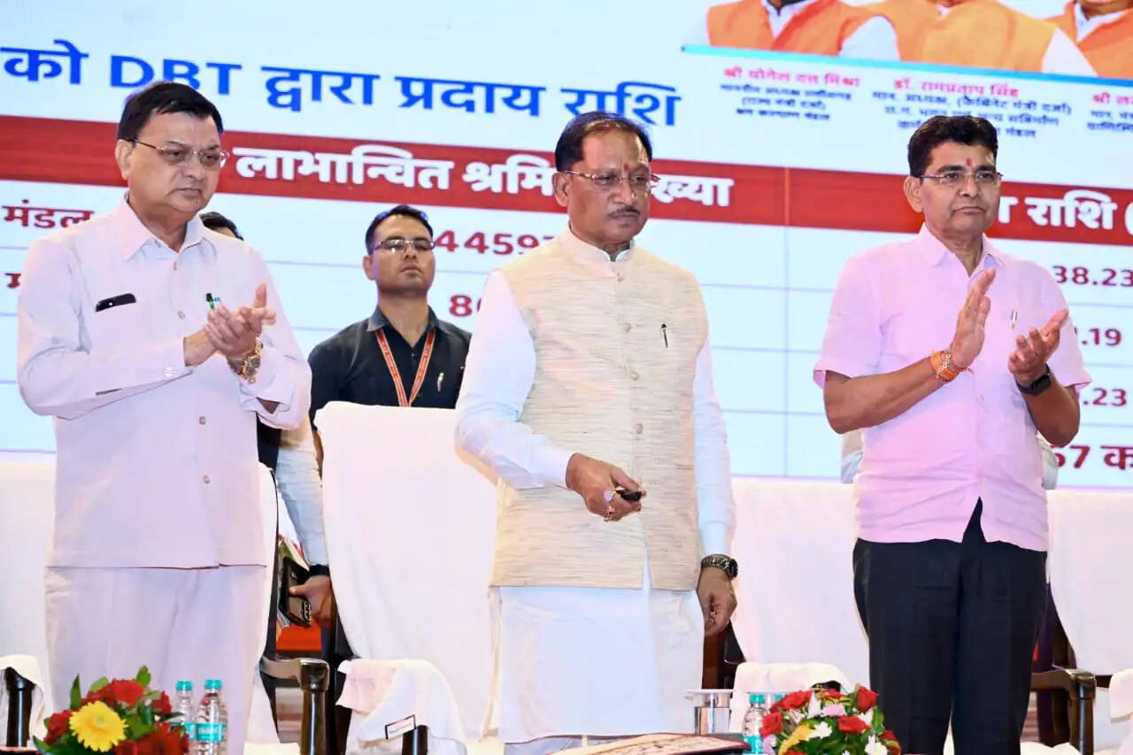 ढाई वर्षों में श्रमिकों के खातों में 774 करोड़ रुपये से अधिक की सहायता : श्रम मंत्री लखन लाल देवांगन