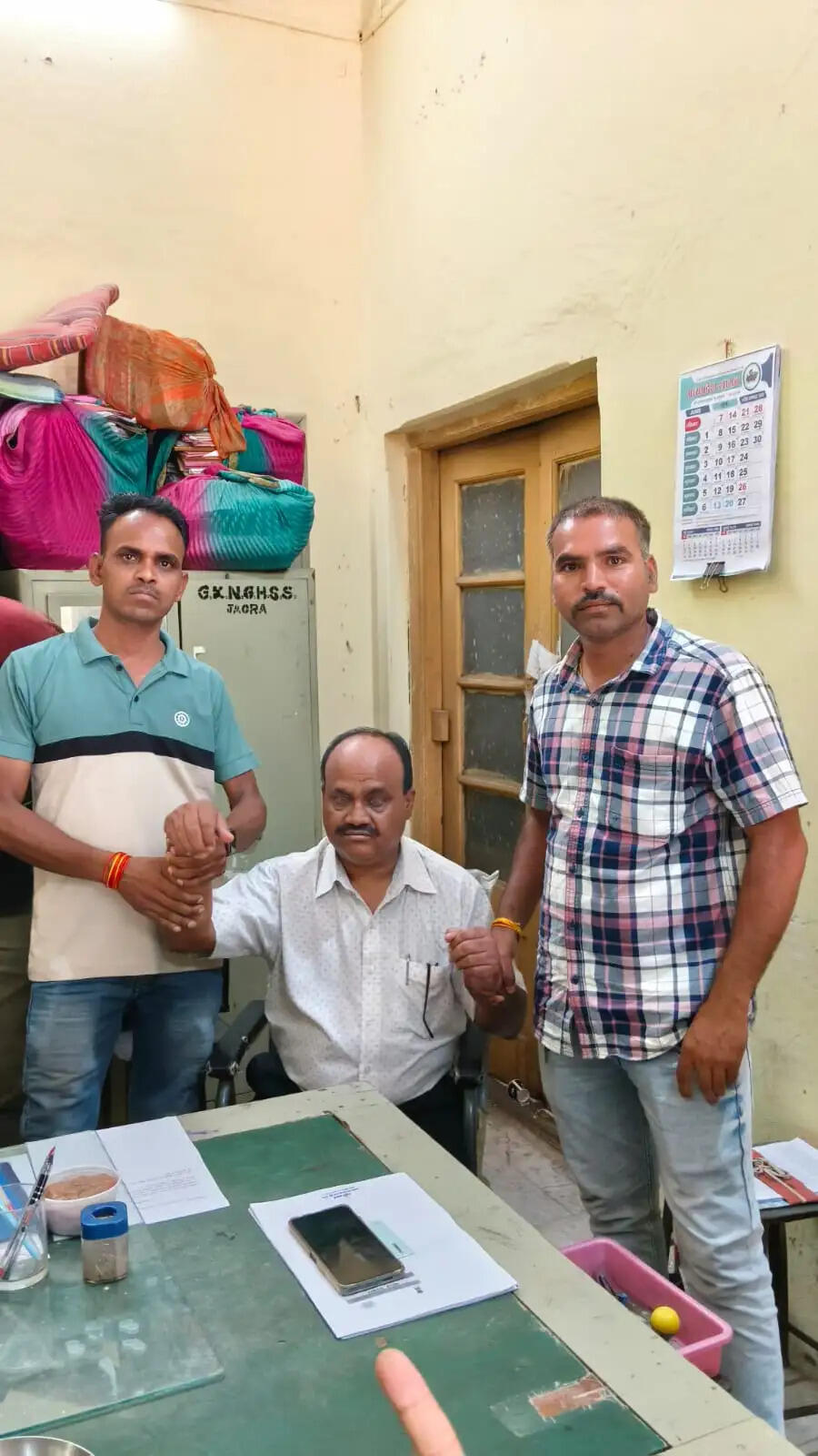 रतलामः सरकारी स्कूल का बाबू 10 हजार रुपये की रिश्वत लेते गिरफ्तार
