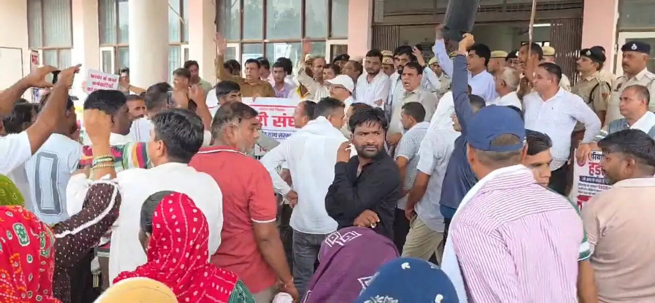 हांसी : सिंचाई कर्मचारियों का प्रशासन को अल्टीमेटम, 15 तक सभी आरोपी गिरफ्तार नहीं हुए तो होगा बड़ा आंदोलन