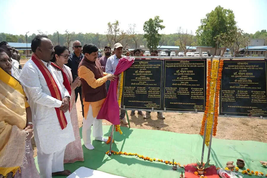 असम के काजीरंगा से मप्र के कान्हा टाइगर रिजर्व में चार जंगली भैंसों का हुआ सफल पुनर्स्थापन