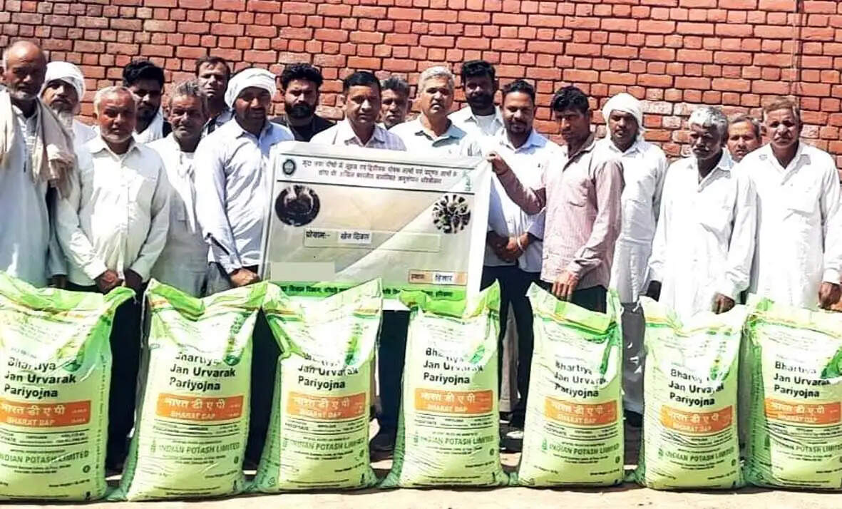 हिसार : उन्नत किस्मों से खेती करके अधिक उत्पादन प्राप्त कर सकते किसान : डॉ. दिनेश तोमर