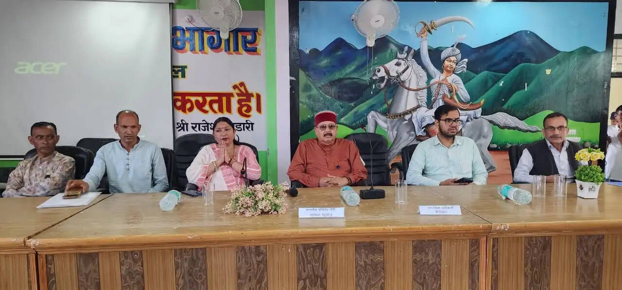 श्रमिकों को कार्यालयों के चक्कर से राहत, बीरोंखाल में लगा पंजीकरण शिविर