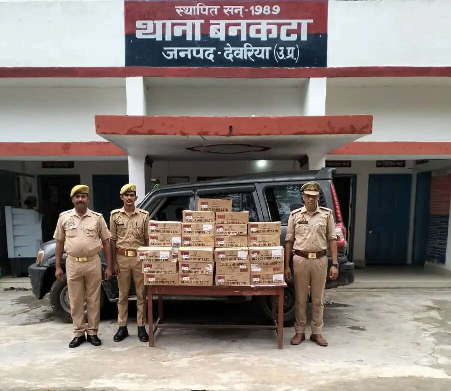 देवरिया में ट्रक और स्कॉर्पियो से 69 पेटी शराब बरामद, दो तस्कर भी गिरफ्तार