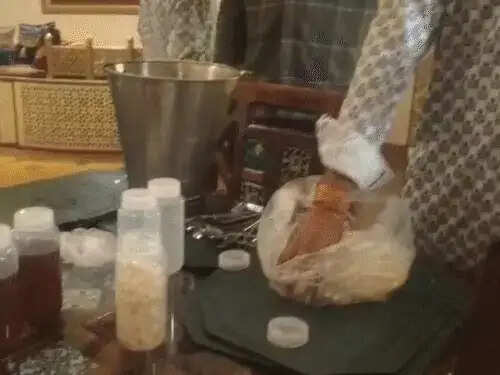 चोखी ढाणी में खाद्य सुरक्षा विभाग ने कार्रवाई करते हुए किए 90 किलो काजू टुकड़ी सील