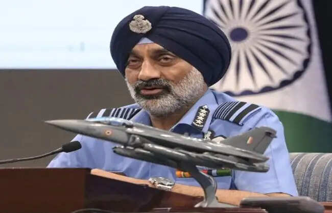 अब वायु सेना प्रमुखों को&nbsp;रेस कोर्स एयर फोर्स स्टेशन में दिए जाएंगे&nbsp;गार्ड ऑफ ऑनर