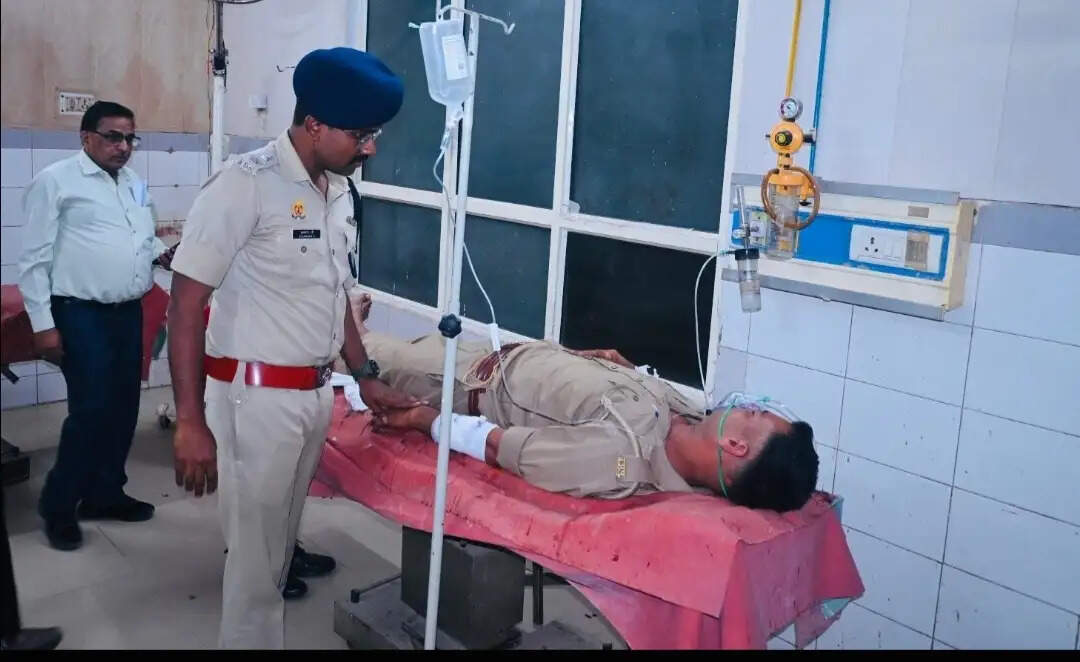 पुलिस ने मुठभेड़ : एक लाख रुपये के इनामी बदमाश को मार गिराया