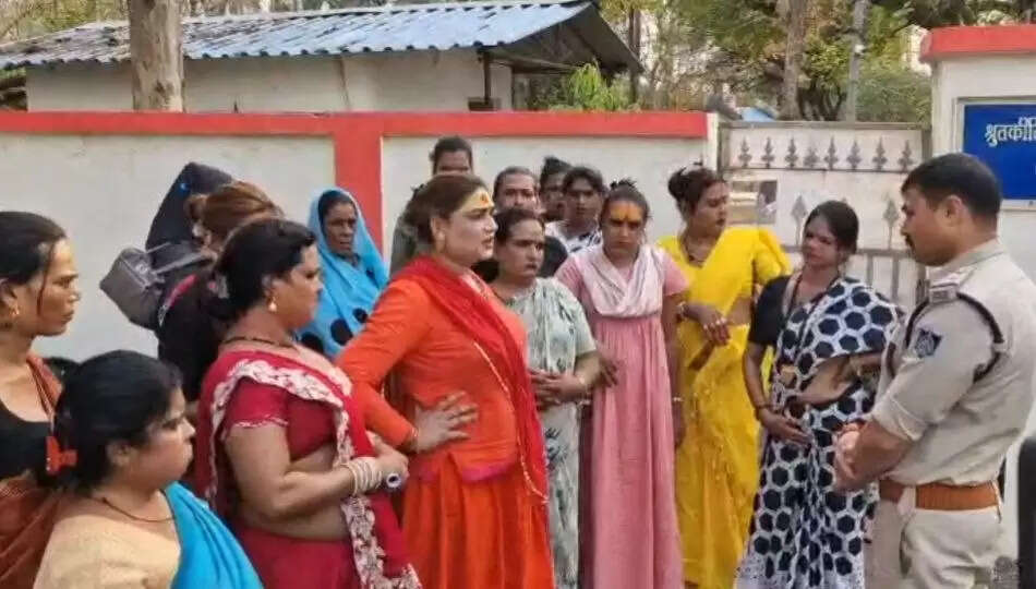दमोह में किन्नर समाज का प्रदर्शन: अपहरण, फिरौती और सांप्रदायिक तनाव के आरोपों पर त्वरित कार्रवाई की मांग