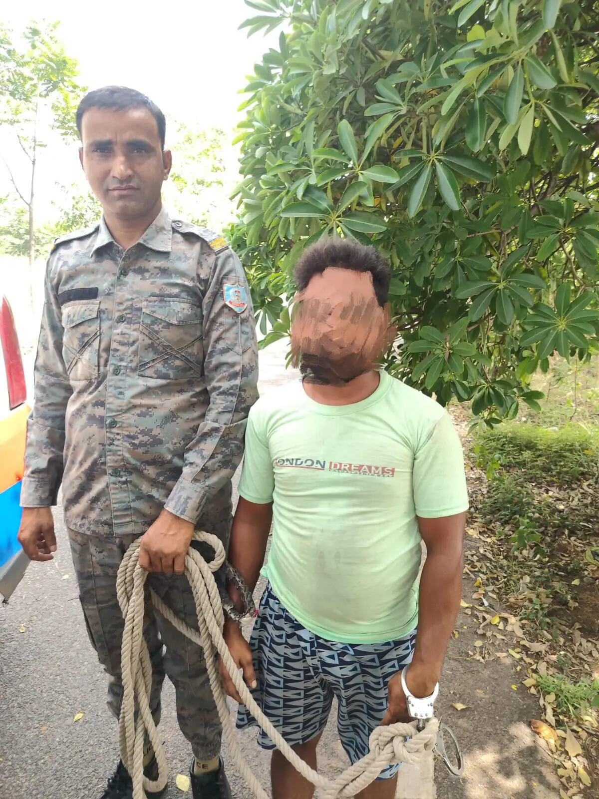 रामगढ़ में पुलिस का विशेष छापेमारी अभियान, 4 अभियुक्त गिरफ्तार, 11 वारंट निष्पादित