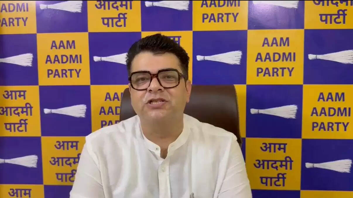 दिल्ली सरकार प्रदूषण और मौसमी बीमारियों पर काबू पाने में फेलः अंकुश नारंग