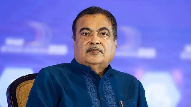 गडकरी बुधवार काे करेंगे दिल्ली-मुंबई एक्सप्रेस-वे का निरीक्षण