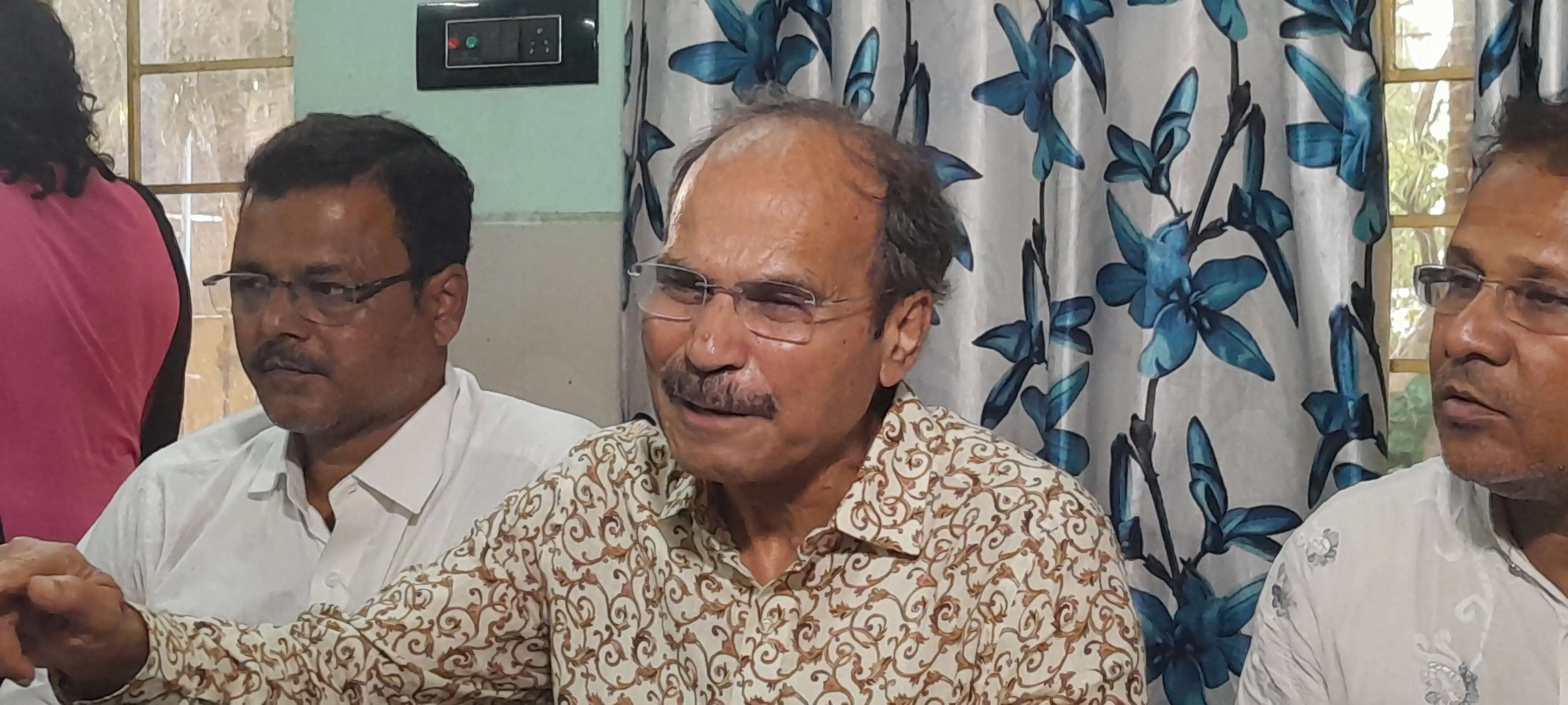 बंगाल में बम और भय की राजनीति - अधीर रंजन चौधरी