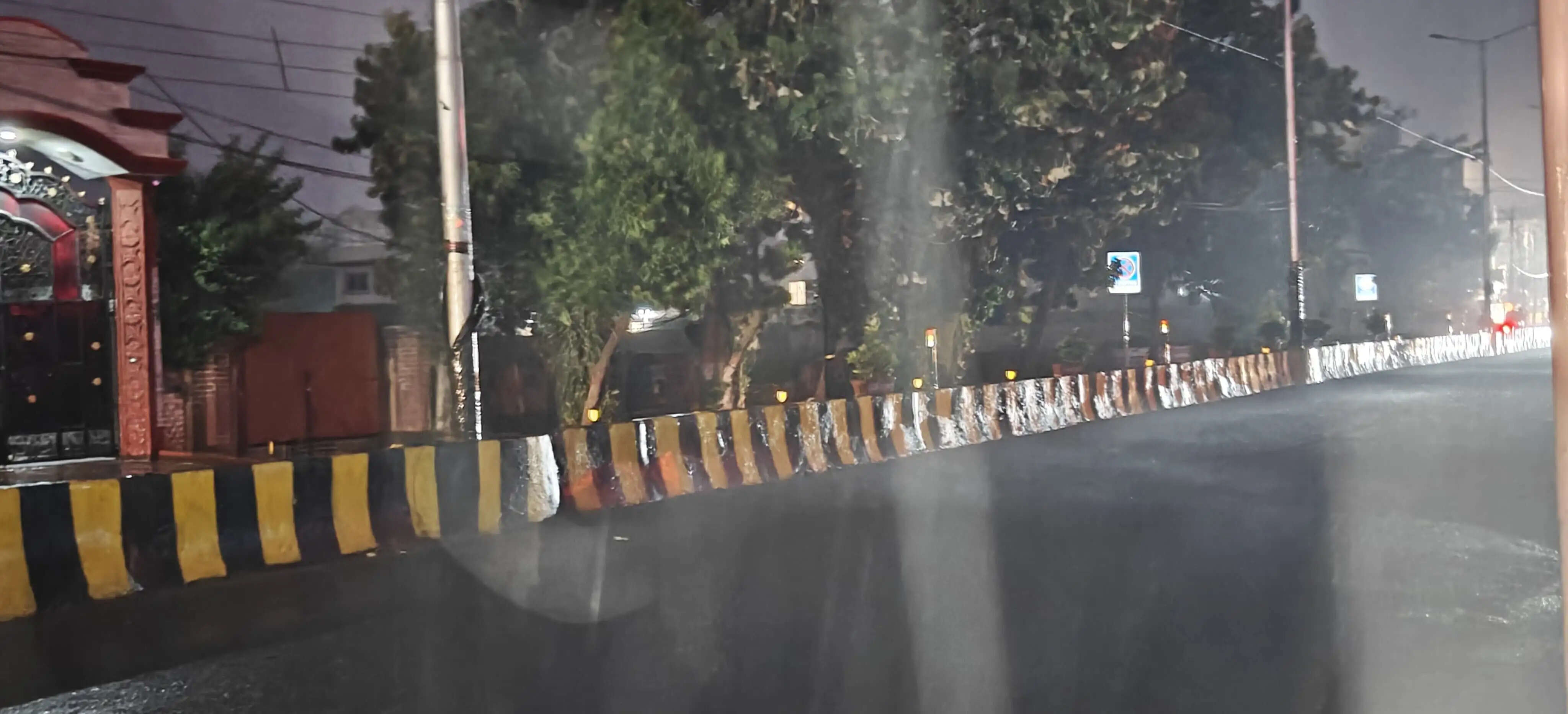 मुरादाबाद में तेज आंधी के बाद मूसलाधार बारिश शुरू