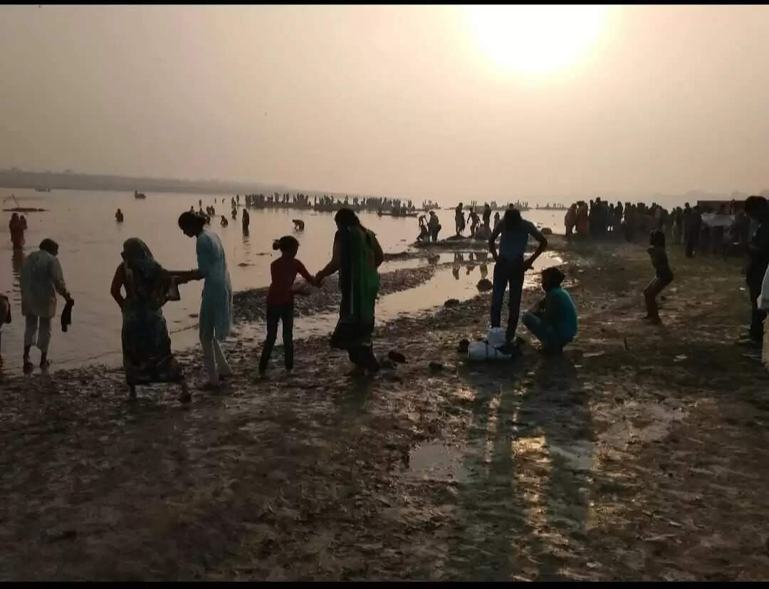 पंचनद धाम में कार्तिक पूर्णिमा पर लाखों श्रद्धालुओं ने लगाई आस्था की डुबकी, हुआ भव्य दीपदान