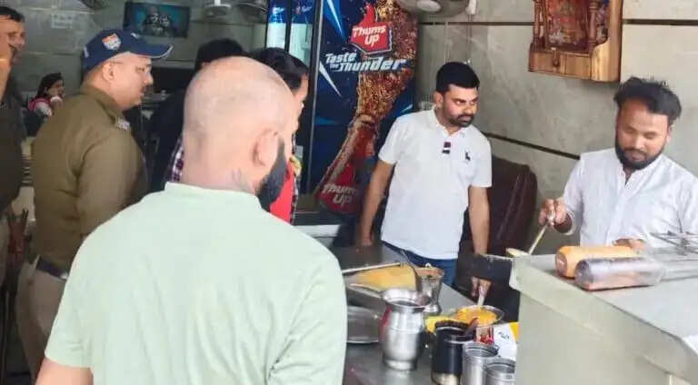 होटलों पर छापा मारकर पांच घरेलू गैस सिलेंडर किए जब्त