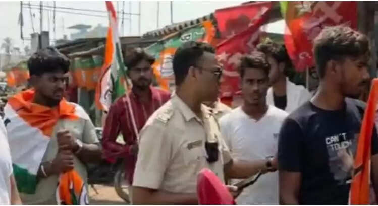 प्रचार के दौरान शमिक भट्टाचार्य का तृणमूल से टकराव, मंच से सरकार पर साधा निशाना