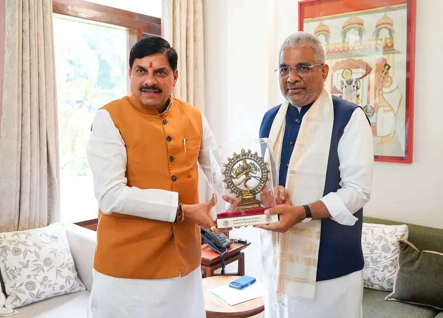 मध्य प्रदेश के मुख्यमंत्री ने केंद्रीय मंत्री भूपेंद्र यादव से की सौजन्य भेंट
