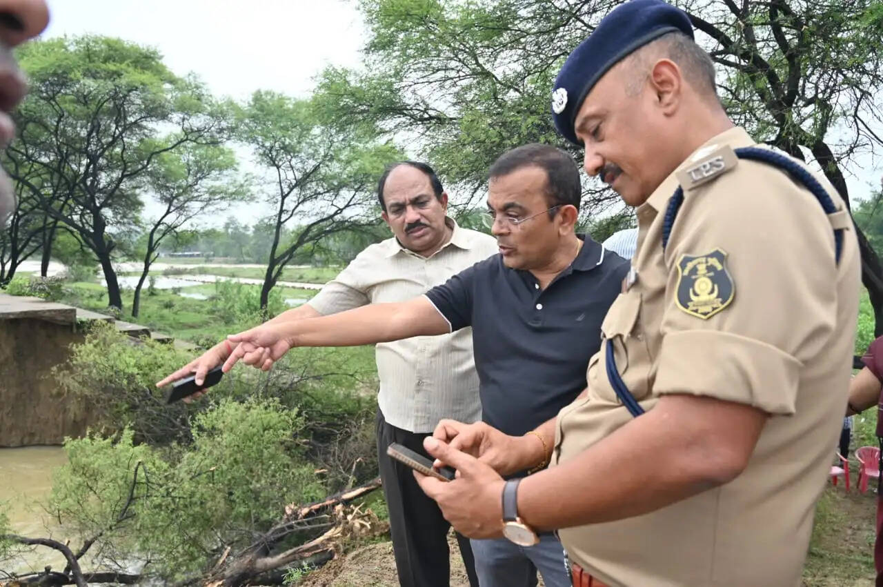 कर्रा नाला जलाशय की मरम्मत मिशन मोड पर, कलेक्टर-एसपी ने लिया जायजा