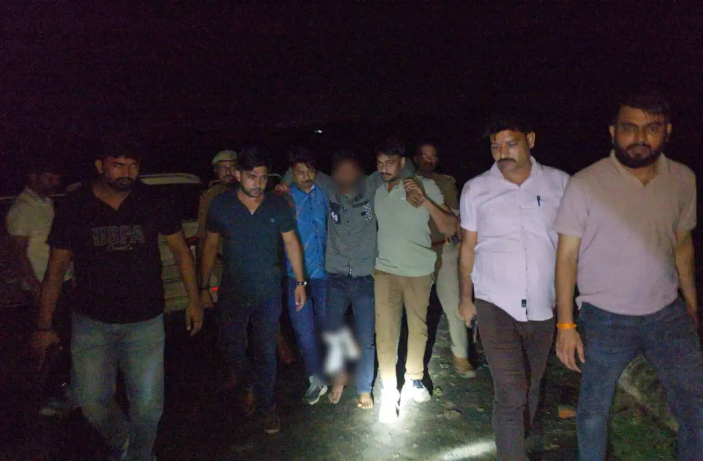 पुलिस और अंतर्जनपदीय बदमाशों के बीच मुठभेड़, दो घायलों समेत चार गिरफ्तार