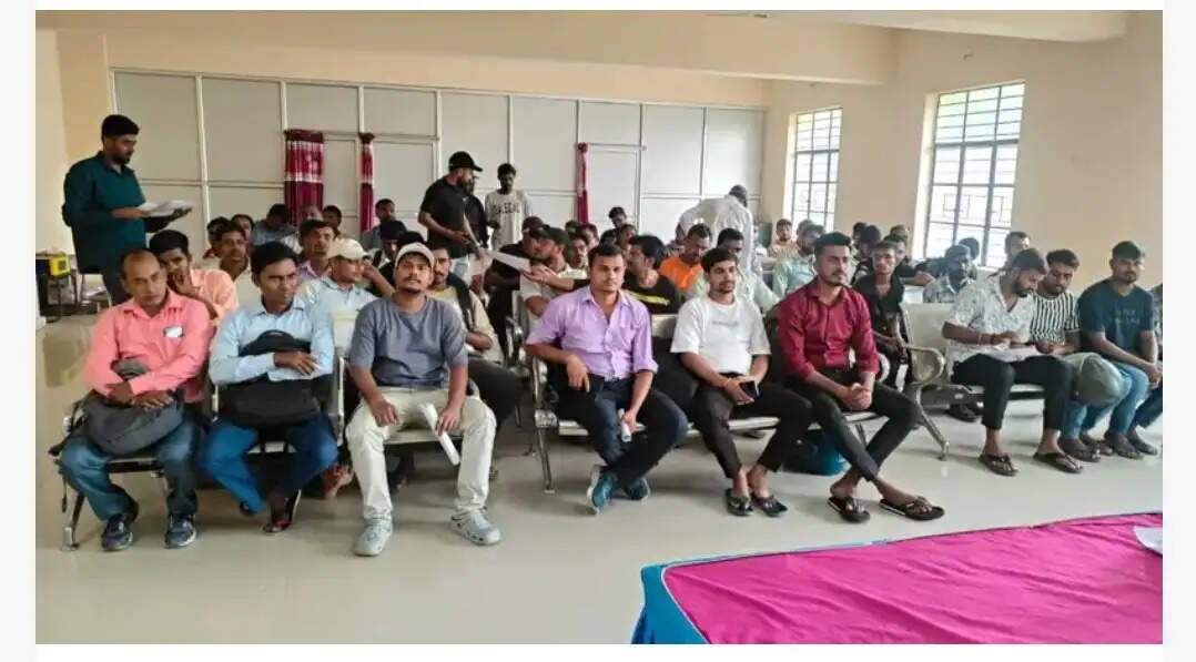 नालंदा में लगे जॉब कैम्प में 101 युवाओं में से 30 का हुआ चयन