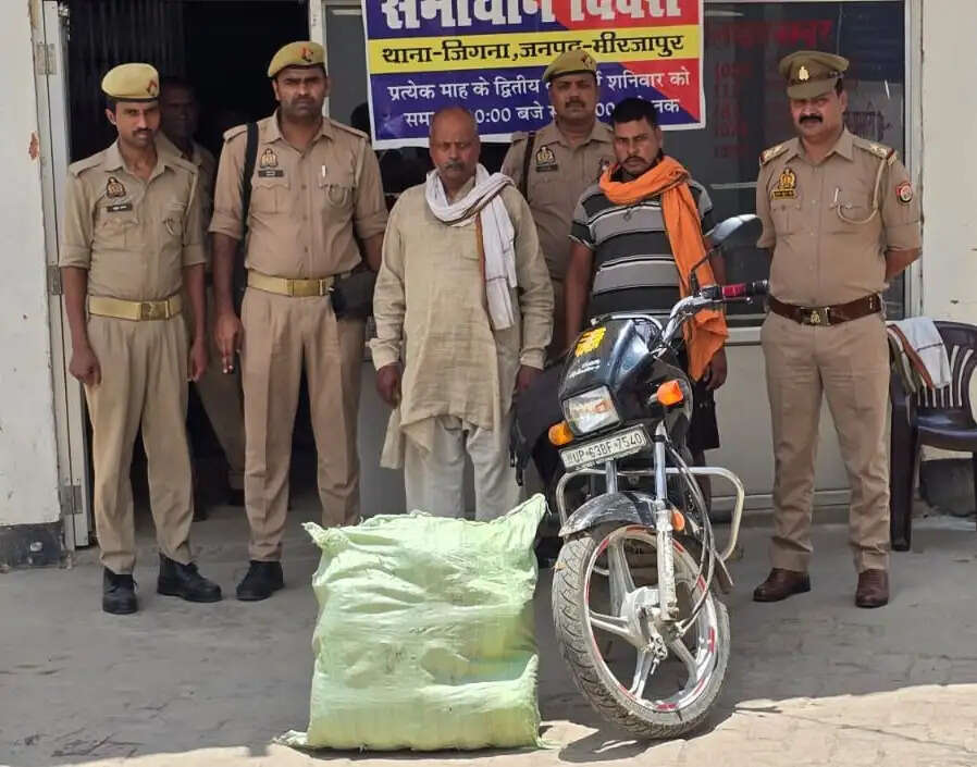 ऑपरेशन ऑल आउट: पुलिस ने 20 किलो से अधिक गांजा के साथ दो तस्करों को दबोचा